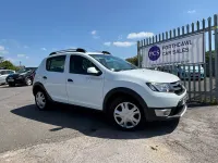 Used Dacia Sandero Lauréate 90 HP (66 kW) 2015 White Hatchback