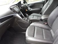 Used Vauxhall Zafira SRi 140 HP (102 kW) 2018 White MPV