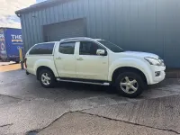 Used Isuzu Pick up 161 HP (118 kW) 2017 White Pickup