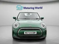 Usado Mini Cooper Classic 136 CV (100 kW) 2023 Verde Utilitario