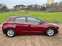 Used Hyundai i30 SE 110 HP (80 kW) 2016 Red Hatchback