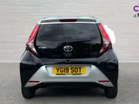 Używany Toyota Aygo X-clusiv 72 KM (52 kW) 2019 Czarny Hatchback