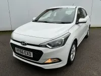Used Hyundai i20 SE 90 HP (66 kW) 2016 White Hatchback