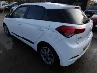Używany Hyundai i20 Premium 90 KM (66 kW) 2015 Biały Hatchback