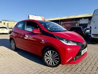 Begagnad Toyota Aygo X-play 2018 Röd Halvkombi