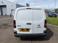 Usado Citroën Berlingo 75 CV (55 kW) 2018 Blanco Monovolumen
