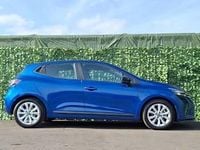 Begagnad Renault Clio V Evolution 143 HK (105 kW) 2024 Blå Halvkombi