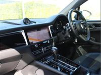 Usado Porsche Macan 261 HP (191 kW) 2023 Cinzento SUV