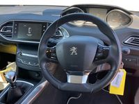 Gebraucht Peugeot 308 Sportium 131 PS (96 kW) 2015 Rot Kleinwagen