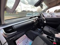 Used Toyota HiLux Active 150 HP (110 kW) 2022 White Pickup