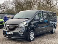 Second-hand Vauxhall Vivaro Sportive 120 CP (88 kW) 2015 Negru Monovolum