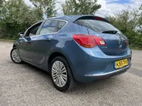 Used Vauxhall Astra Excite 115 HP (84 kW) 2015 Blue Hatchback