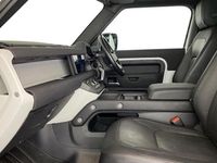 Used Land Rover Defender Dynamic 250 HP (183 kW) 2022 Fuji white Estate