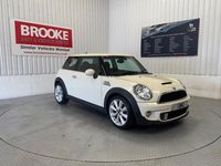 Używany Mini Cooper S Hatch 184 KM (135 kW) 2014 Biały Hatchback