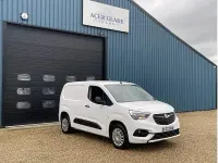 Begagnad Vauxhall Combo Sportive 100 HK (73 kW) 2022 Vit Minibuss