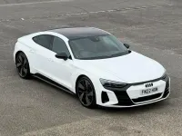 Begagnad Audi e-tron GT quattro Advanced 475 kW (646 HK) 2022 Vit Sedan