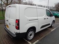 Second-hand Vauxhall Combo Edition 100 CP (73 kW) 2019 Alb Monovolum