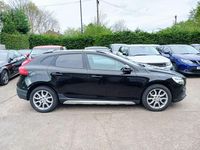 Begagnad Volvo V40 Pro 2018 Svart Halvkombi