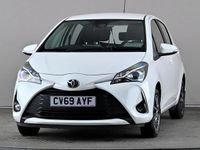 Used Toyota Yaris 111 HP (81 kW) 2019 White Hatchback