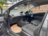 Usado Ford Fiesta Zetec 2016 Cinzento Citadino