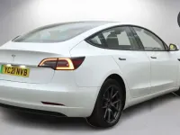 Używany Tesla Model 3 Standard Range 366 kW (498 KM) 2021 Biały Sedan/Limuzyna