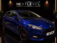 Used Ford Focus ST 250 HP (183 kW) 2017 Blue Hatchback