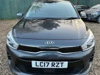 Usado Kia Rio 90 HP (66 kW) 2017 Cinzento Citadino