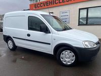 Used Vauxhall Combo 75 HP (55 kW) 2011 White MPV