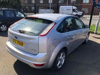 Używany Ford Focus Zetec 2010 Srebrny Hatchback
