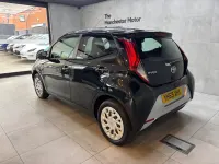 Second-hand Toyota Aygo X-play 72 CP (52 kW) 2019 Negru Hatchback