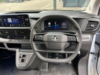 Used Vauxhall Vivaro S 143 HP (105 kW) 2025 White MPV