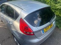 Begagnad Ford Fiesta Titanium 96 HK (70 kW) 2009 Silver Halvkombi