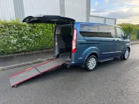 Usado Ford Tourneo Titanium 130 HP (95 kW) 2019 Azul Monovolume