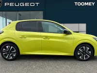 Used Peugeot 208 Allure 101 HP (74 kW) 2024 Yellow Hatchback