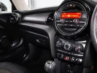 Usado Mini Cooper Hatch 136 CV (100 kW) 2017 Negro Utilitario