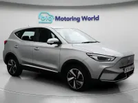 Używany MG ZS SE 114 kW (156 KM) 2023 Srebrny SUV