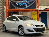 Used Vauxhall Astra Elite 2014 White Hatchback