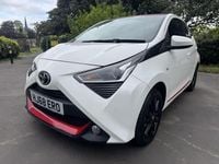 Usado Toyota Aygo x-press 71 HP (52 kW) 2018 Branco Citadino