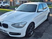 Begagnad BMW 114 Sport Line 2013 Vit Halvkombi
