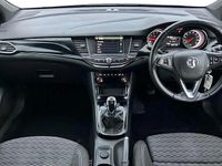 Used Vauxhall Astra Active 150 HP (110 kW) 2019 White Hatchback