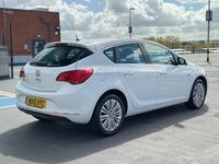 Used Vauxhall Astra Excite 2015 White Hatchback