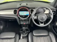 Usado Mini Cooper Exclusive 134 CV (98 kW) 2022 Amarillo Utilitario