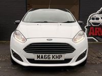 Used Ford Fiesta Zetec 123 HP (90 kW) 2016 White Hatchback