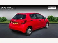 Used Toyota Yaris Active 69 HP (50 kW) 2015 Red Hatchback