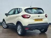 Usado Renault Captur Dynamique 120 HP (88 kW) 2017 Bege SUV