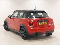Begagnad Mini Cooper Classic 136 HK (100 kW) 2019 Röd Halvkombi