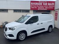 Usado Vauxhall Combo Sportive 100 HP (73 kW) 2020 Branco Monovolume