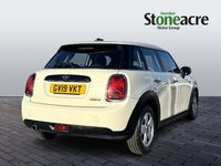 Begagnad Mini Cooper Classic 134 HK (98 kW) 2019 Vit Halvkombi