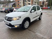 Used Dacia Sandero Lauréate 90 HP (66 kW) 2014 White Hatchback