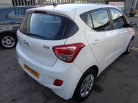 Used Hyundai i10 SE 67 HP (49 kW) 2014 White Hatchback